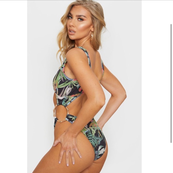 Pretty little thing swimsuit - Picture 2 of 4